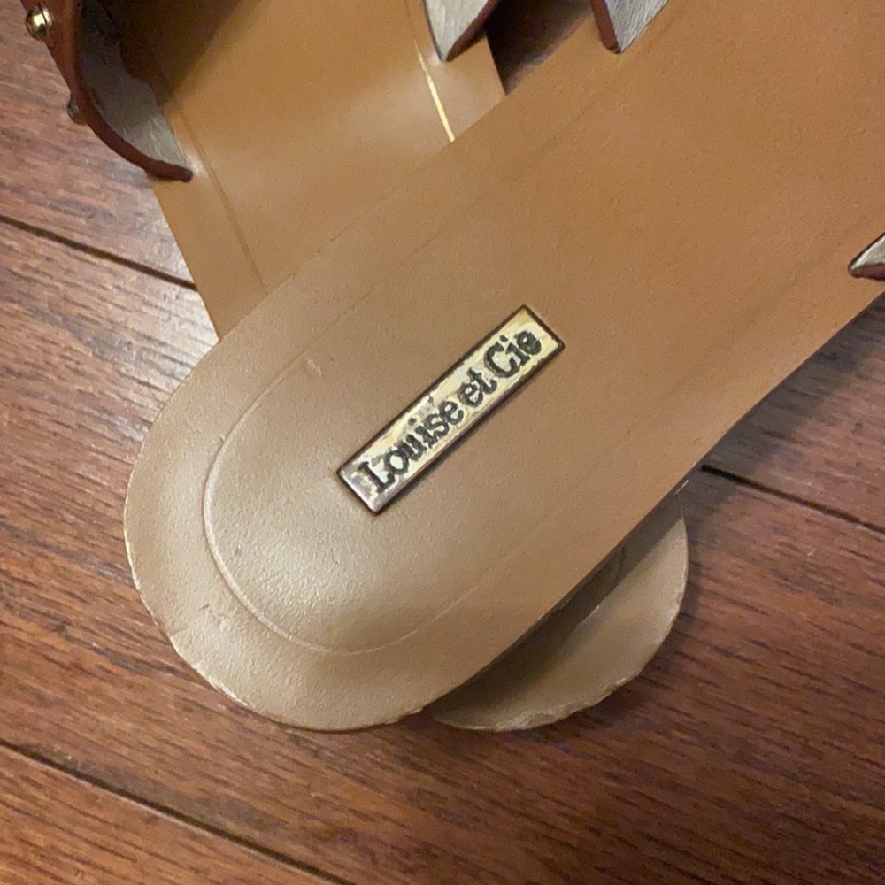 Louise Et Cie Cross Strap Gold Stud Sandals - Picture 4 of 4